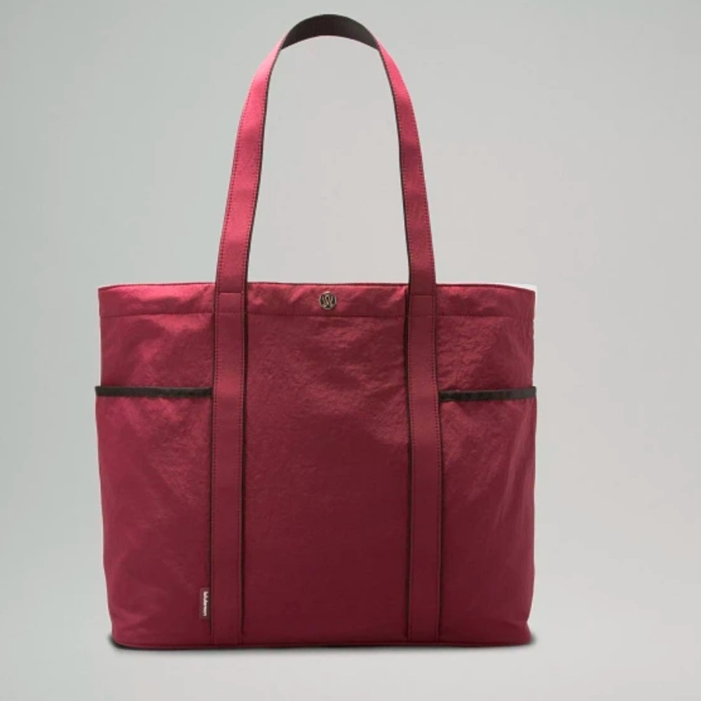 Lululemon Daily Multi-Pocket Tote Bag 20L GARN/BLK